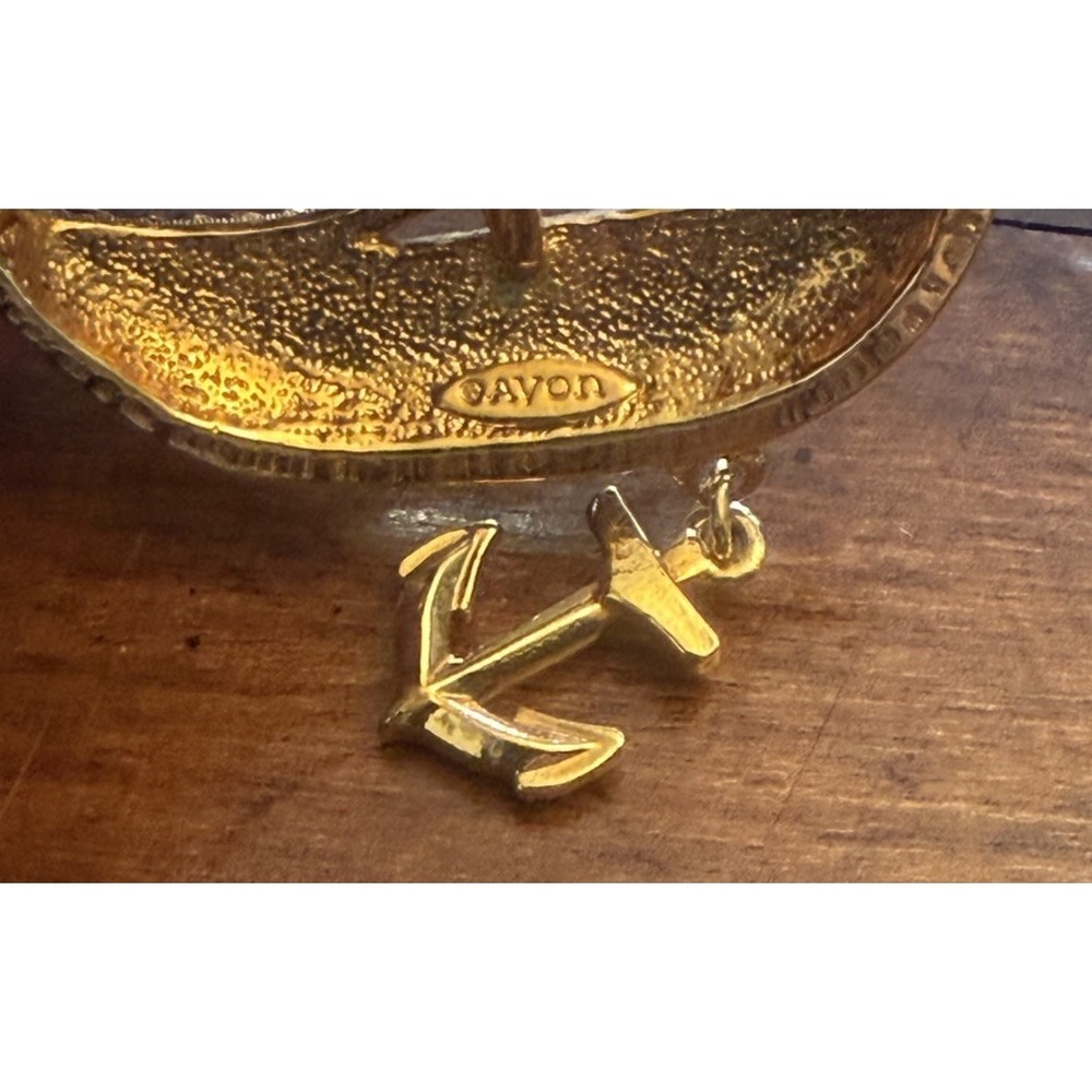 Vintage‎ Avon Signed Enamel Sailboat Brooch Pin Gold Tone Dangling Anchor Star - Picture 3 of 4